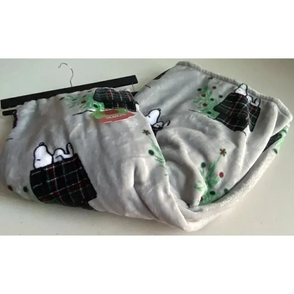 Peanuts Snoopy Plaid Doghouse Christmas Tree VelvetLoft Throw‎ Blanket 50 X 70”